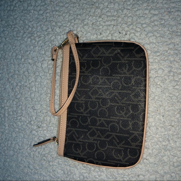 Calvin Klein Mini Clutch Bag - Picture 3 of 8